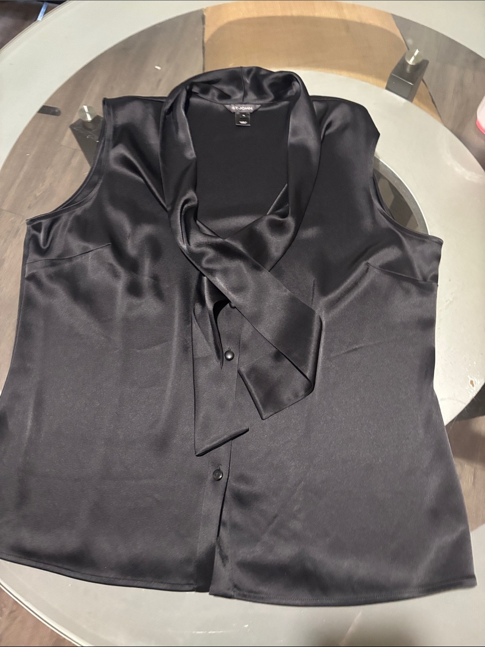 Women’s St John sz 16 sleeveless top satin